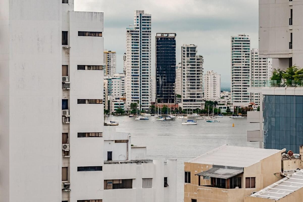 Vibes Rooftop Pool Access Fine Dining Shopping Couples Business Travelers Medical Guests Apartamento Cartagena