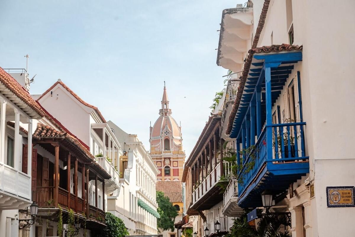 Vibes Rooftop Pool Access Fine Dining Shopping Couples Business Travelers Medical Guests Cartagena
