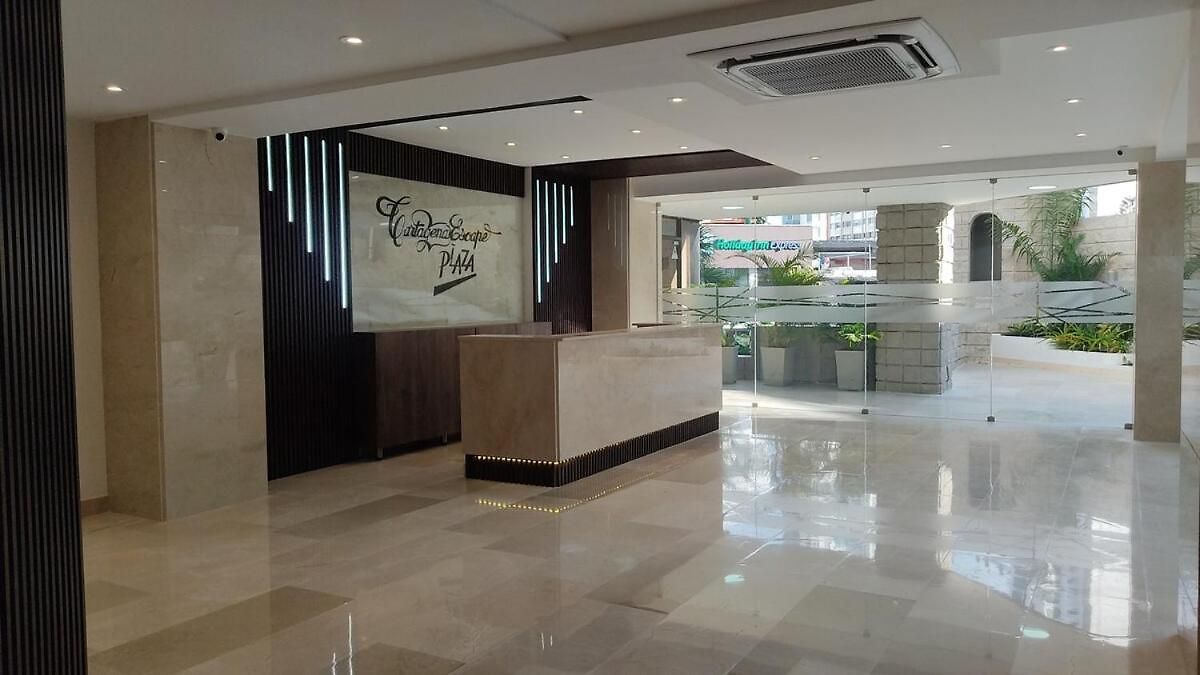 Vibes Rooftop Pool Access Fine Dining Shopping Couples Business Travelers Medical Guests *