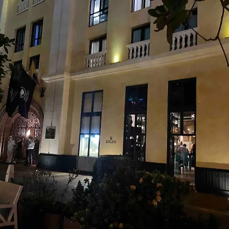 Beach Access Fine Dining Shopping Couples Business Travelers Medical Guests