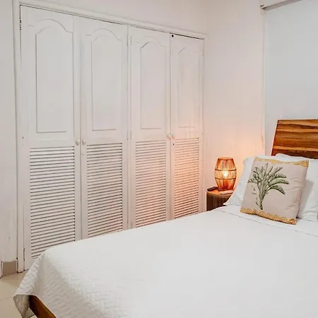 Beach Access Fine Dining Shopping Couples Business Travelers Medical Guests *